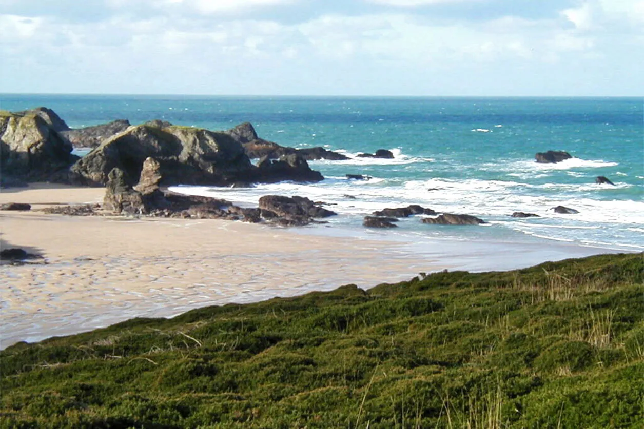 Waves Surf School Cornwall | Surf Lessons Porthcothan