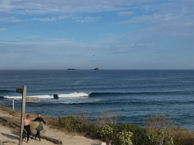 Beautiful morning… plenty of warm sunshine & the first clean little swell in what feels like a while 😎