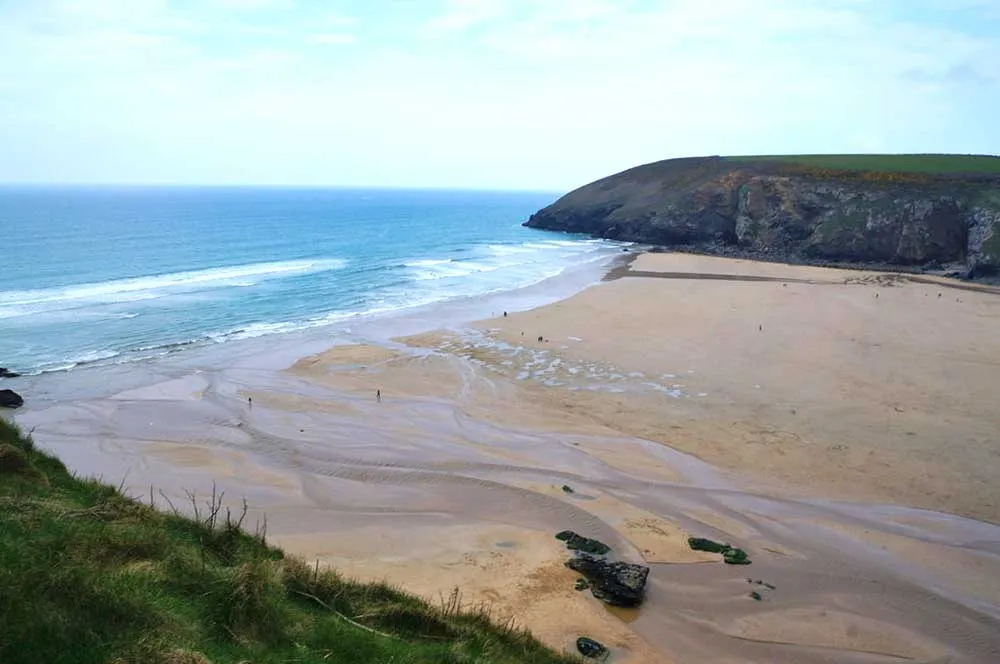 Waves Surf School Cornwall - Surf Lessons Mawgan Porth